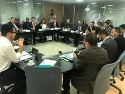 Servidores fazem mobilização para evitar reajuste salarial só em 2020