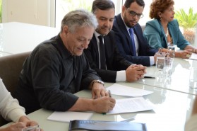 João Goulart Filho assina Carta de Princípios do FONACATE