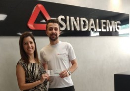 Ganhadora da nossa primeira promoção “VOCÊ + UM  ACOMPANHANTE NO SHOW DE COISAS QUE EU APRENDI COM ELIS.