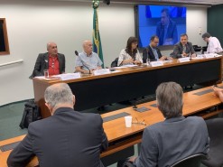 “NÃO SATISFEITOS EM DESTRUIR A PREVIDÊNCIA, QUEREM DESTRUIR O SERVIÇO PÚBLICO”, ALERTA MARQUES