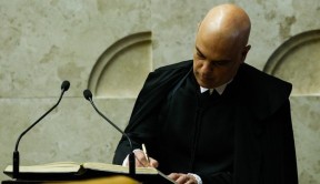 Moraes manda ao plenário do STF ação do PT contra congelamento de salários