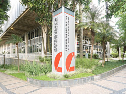 Jornal estado de Minas – Avanço da Ômicron faz Assembleia de MG retomar expediente remoto