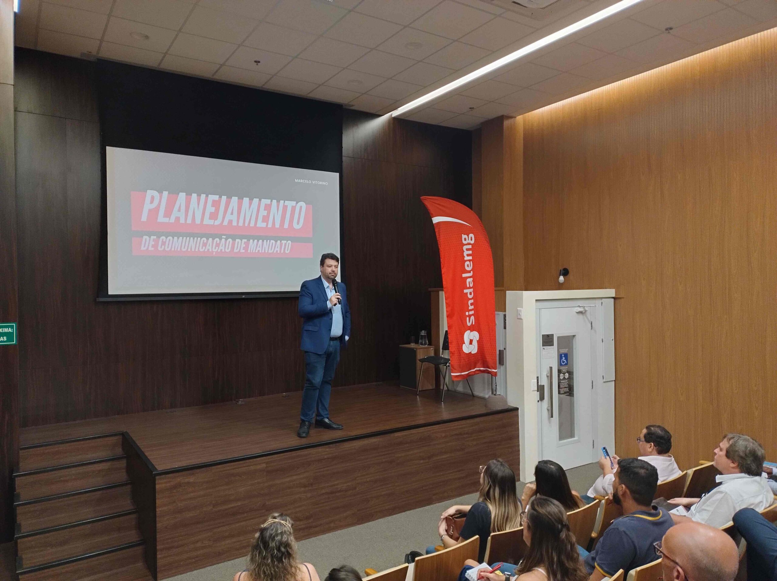 PALESTRA PARA SERVIDORES ABORDA AS ESTRATÉGIAS DE PLANJEMANETO DE CONTEÚDO PARA MANDATOS POLÍTICOS
