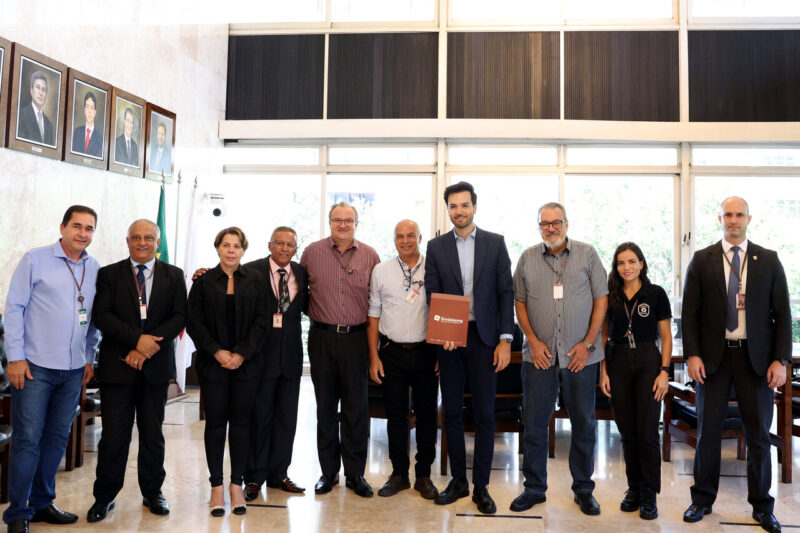 NOVA COORDENAÇÃO DO SINDALEMG É RECEBIDA PELO PRESIDENTE DA ALMG