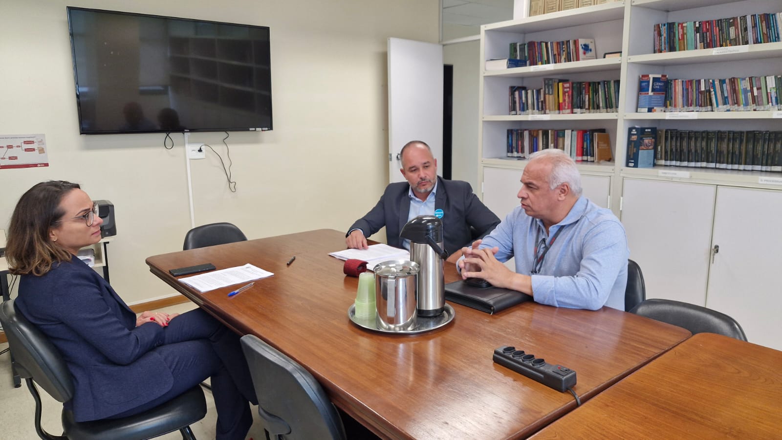 SINDALEMG discute pautas dos servidores efetivos em reunião com a Procuradoria da ALMG